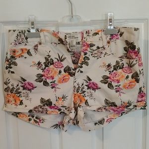 [Addon Deal $7] Floral Medium Rise Shorts with Buttons
